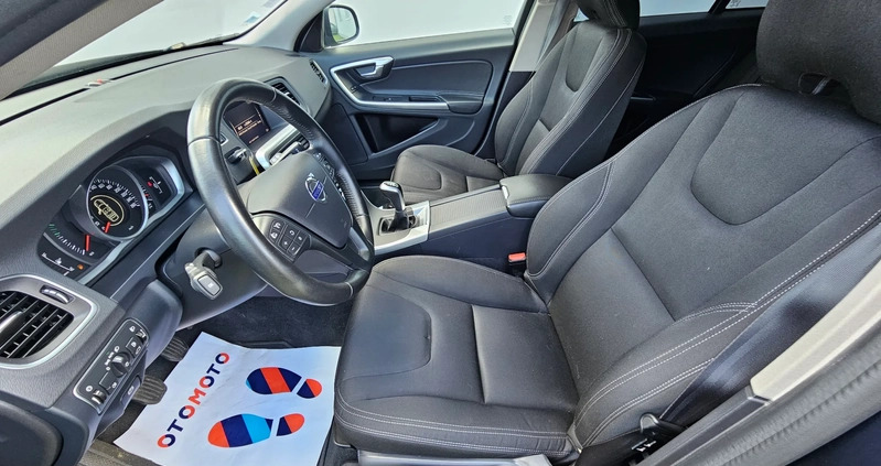 Volvo V60 cena 56000 przebieg: 192000, rok produkcji 2017 z Garwolin małe 326